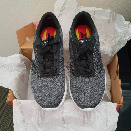 Skechers \