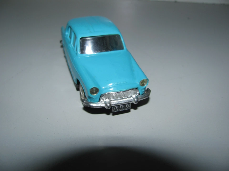 De colección Norev Simca Aronde Plástico Azul 1:43 como se muestra buen estado Foto 4 de 4
