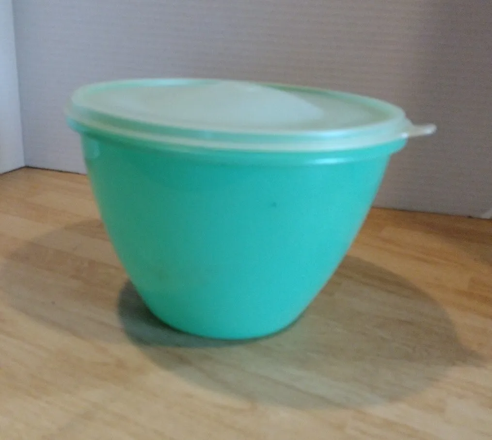Vintage Tupperware Lettuce Crisper Keeper Bowl with Green Lid No Spike