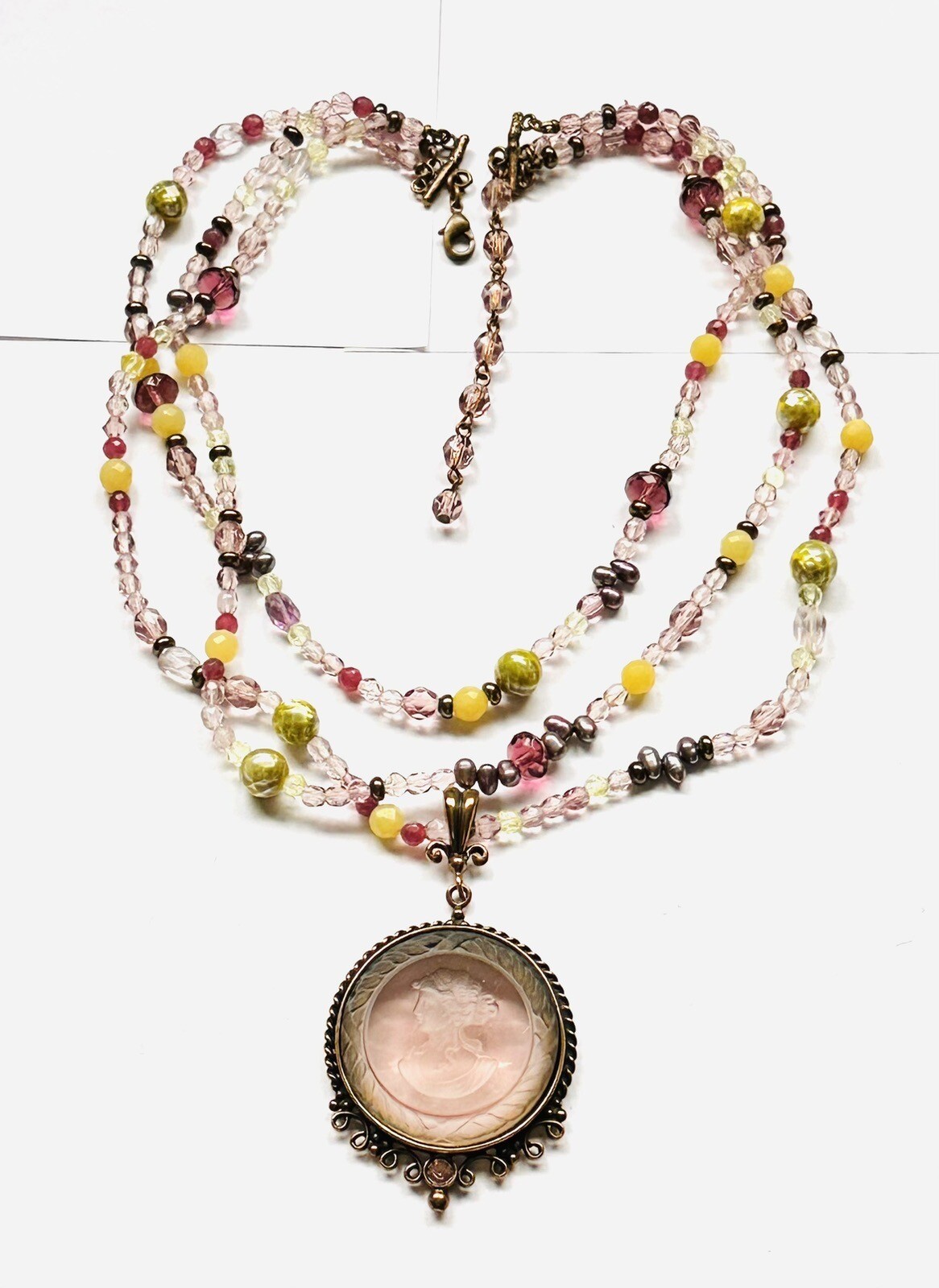 VINTAGE EXTASIA INTAGLIO CAMEO FROSTED NECKLACE JEWELRY Light Purple