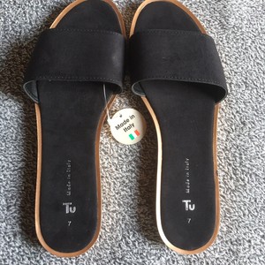 black and rose gold sliders