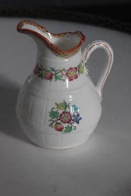 Pot à lait ou crème, tripode en porcelaine Minton, anglaise, décor 4869, XIXe - Photo 1/4