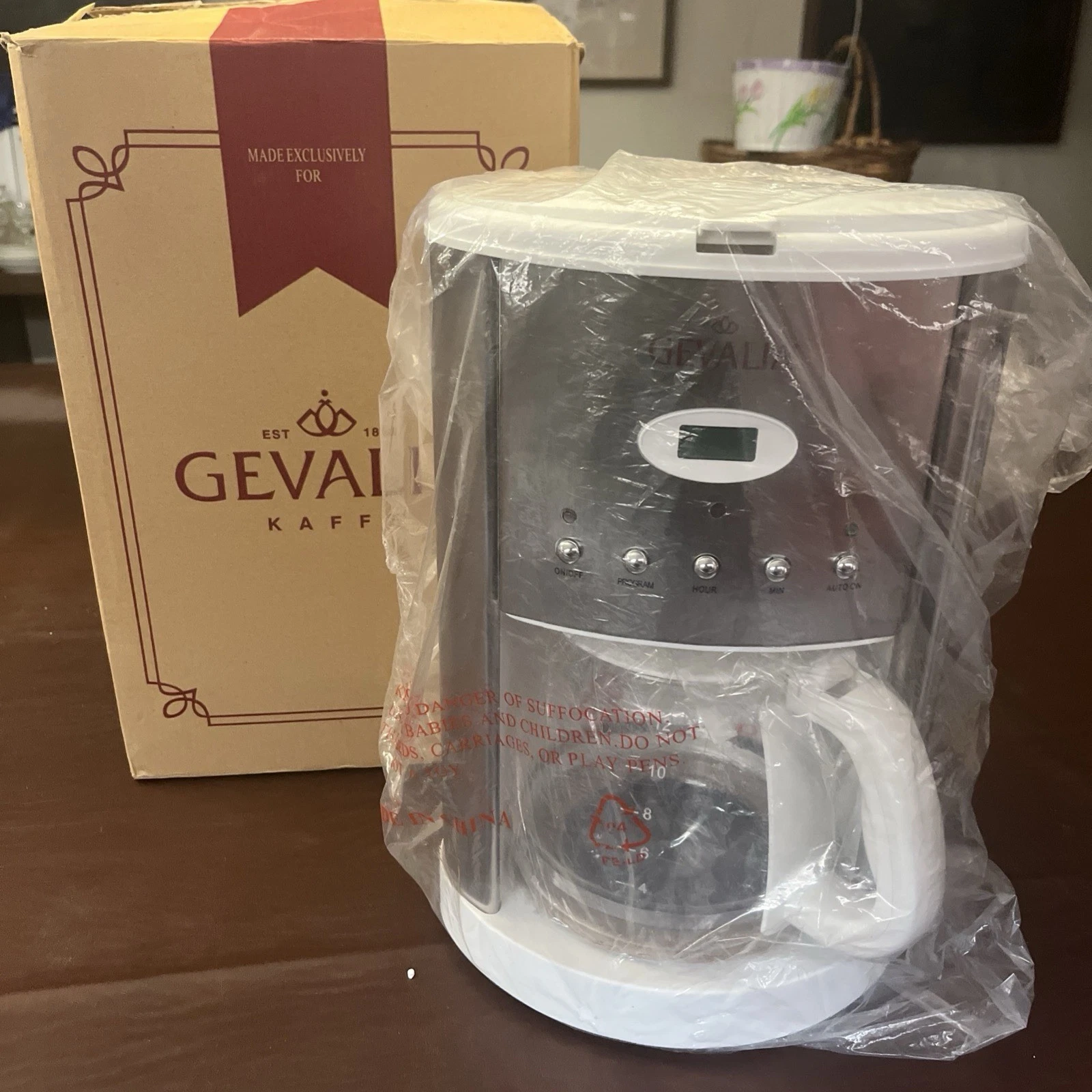 Gevalia Kaffe CM-500W 12 Cup Programmable Coffee Maker White Stainless Steel G75
Opens in a new wind