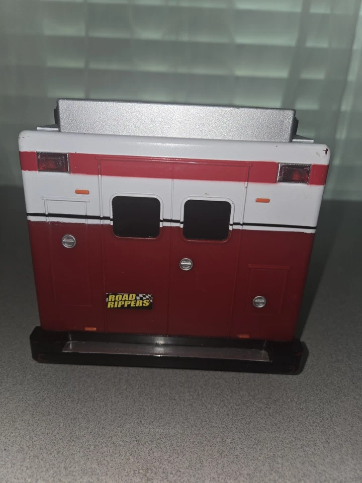 2009 ROAD RIPPERS RED EMS PARAMEDIC AMBULANCE #17 TRUCK Lights and Drives Kids - Image 4 of 4