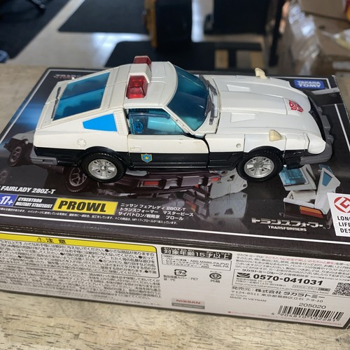 Authentic Takara Tomy Transformer Masterpiece Prowl MP-17+ Animated Fairlady - Picture 7 of 21