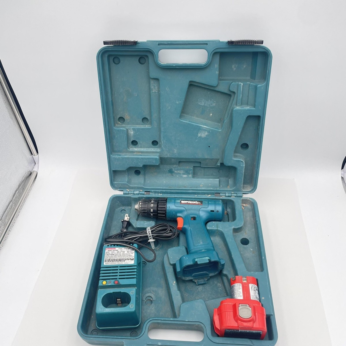 Makita 6222D Cordless Drill Driver Set 9.6V With Battery Charger