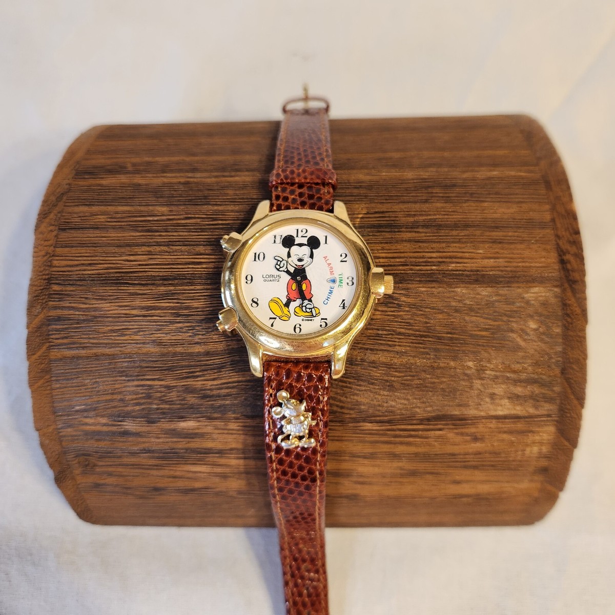 Lorus Mickey Mouse V69F-6000 Musical Alarm Chime Quartz  display picture 1