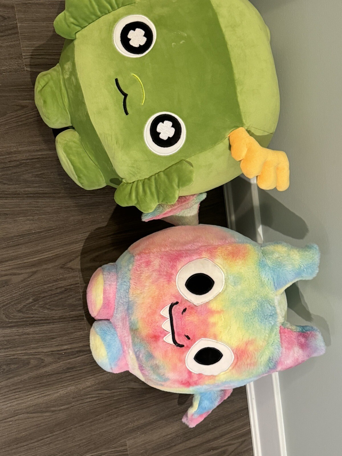 PET SIM X Titanic Tiedye Dragon And Titanic Lucki (READ DESCRIPTION