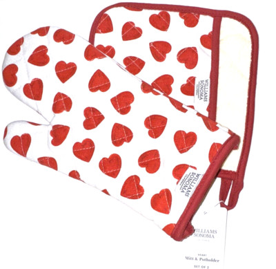 Williams Sonoma Heart Oven Mitt and Pot Holder Set New Red Hearts New