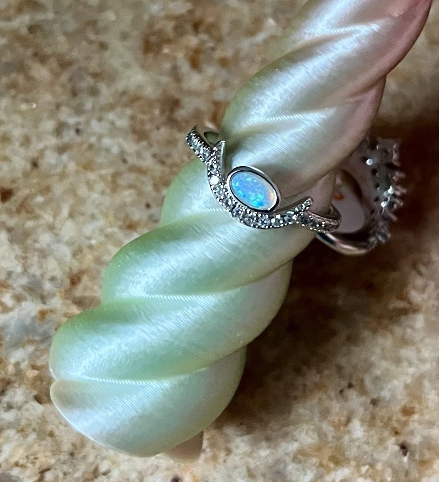 Anillo Bomb Party Octubre Cumpleaños Ópalo de Fuego Azul Sobre Rodio Talla 6 Foto 4 de 4