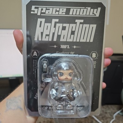POP MART Mega Space Molly 100% Refraction - Limited Edition [Online Exclusive]
