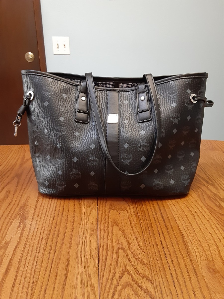 MCM F3286 Visetos Medium Liz Reversible Shopper Tote Black Very
