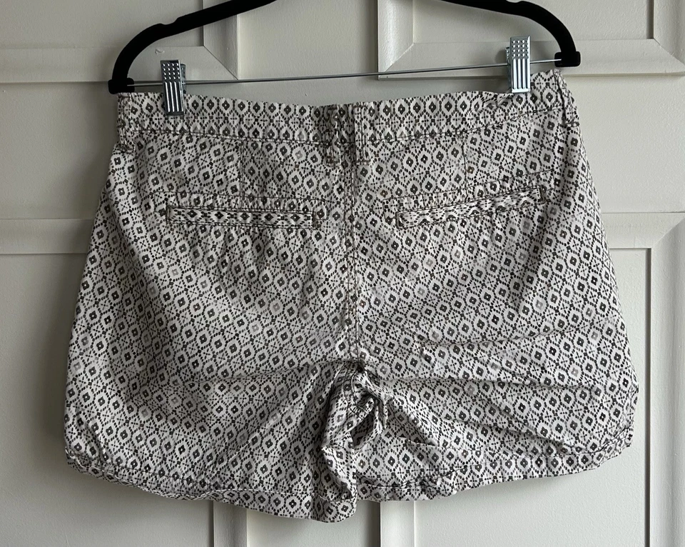 Shorts feminino Sonoma 8 multicolorido cintura baixa algemado bolso chino frente plana - Imagem 3 de 4