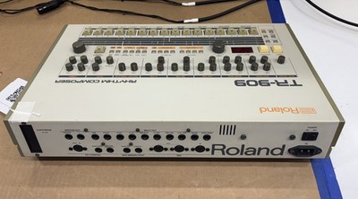 Roland TR-909 110v Rhythm Composer Analog Vintage Drum Machine