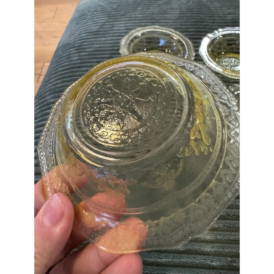 Juego de 4 cuencos vintage de vidrio de la depresión amarilla ornamentados florales en relieve Foto 4 de 4