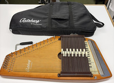 Oscar Schmidt 15 Chord Autoharp with soft case.