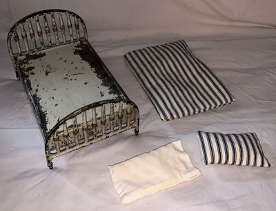 Neat  Antique  8''  Metal  Dolls'  Bed  Curved Headboard & Baseboard