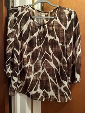 Pretty BANANA REPUBLIC Sz M Earth Tone Animal Print 3/4 Sleeve Tie Neck Blouse