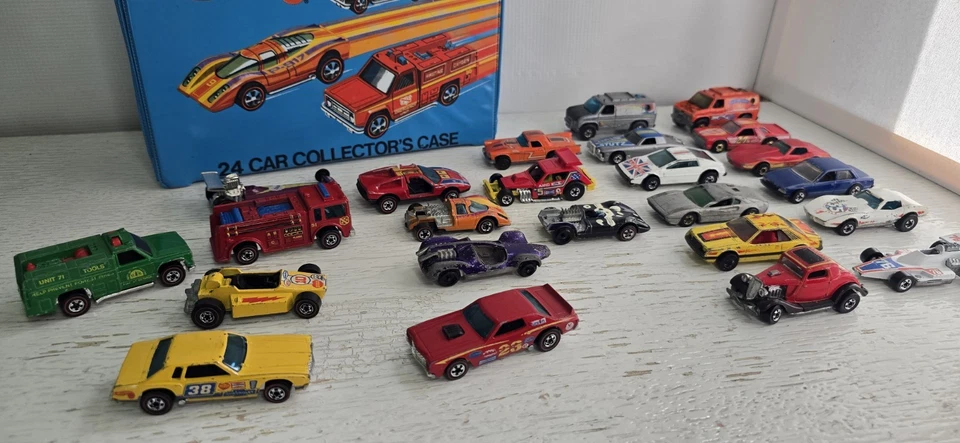Vtg Hot Wheels ● + (24) Cars ● + 1975 Collector's Carry Case 8227 ● Redline Era  - Image 3 of 4