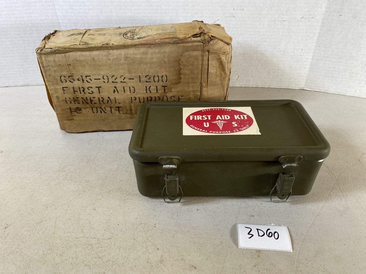 medic US Army General Purpose 12 Unit First Aid Kit Vintage 3D60