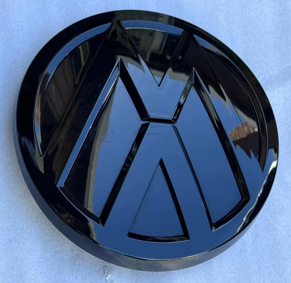 Insignia emblema parrilla delantera Volkswagen (Golf, GTI, Jetta, etc.) 15-21 - negro brillante Foto 3 de 4