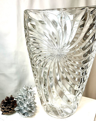Studio Nova Crystal Vase NIOB 10  Pinwheel Spiral Swirl Cut Glass Mikasa Div