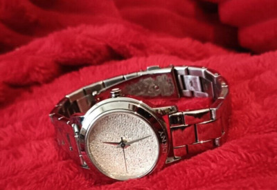 DKNY Damen Silber Ton Kristall Stardust Zifferblatt Edelstahl Quarz Armbanduhr