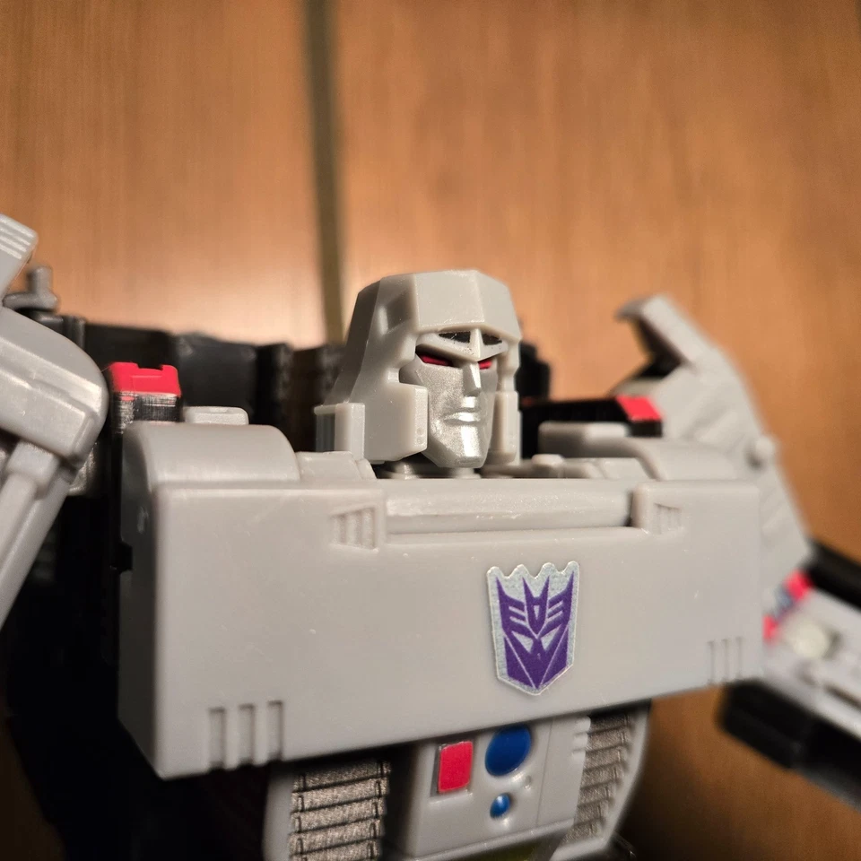 Transformers WFC Earthrise Custom Megatron - Image 2 of 4