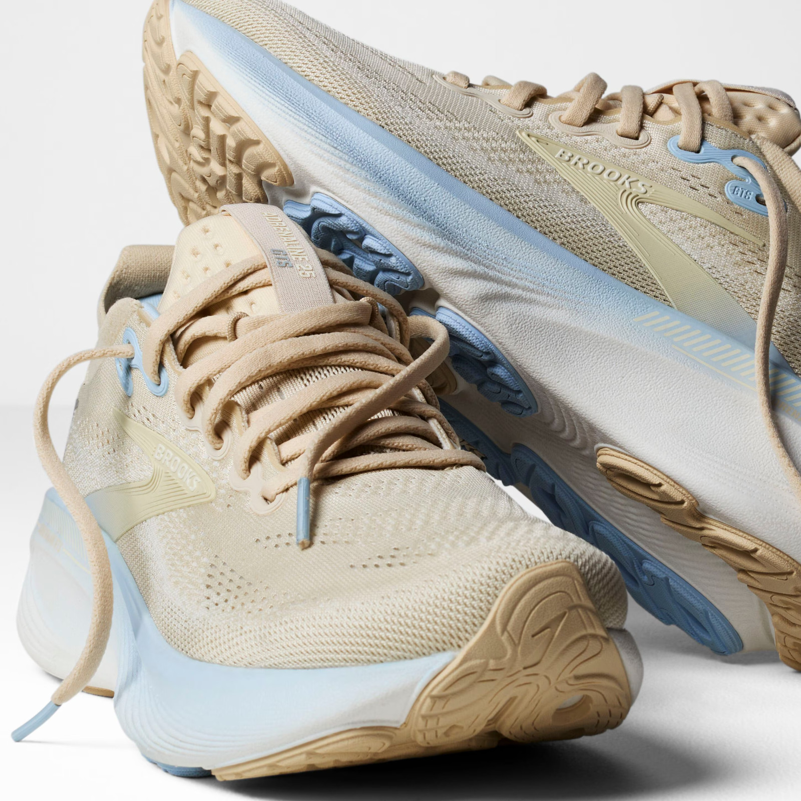 Brooks Adrenaline GTS 25 Sand/Coconut/SkywayWomen: The Evolution of Stability » thumbnail 2