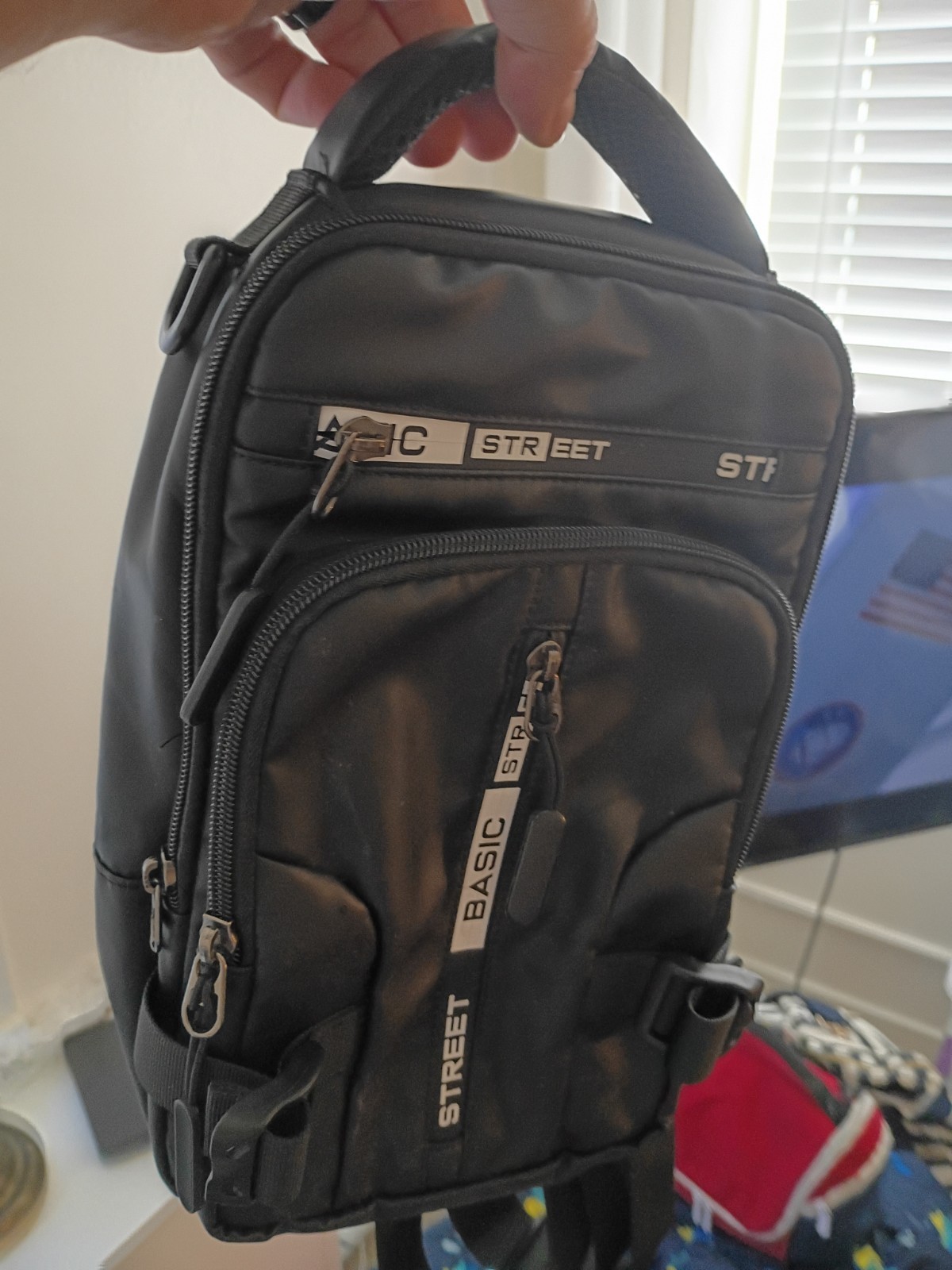 Small Black Backpack With Multiple Uses - image 4