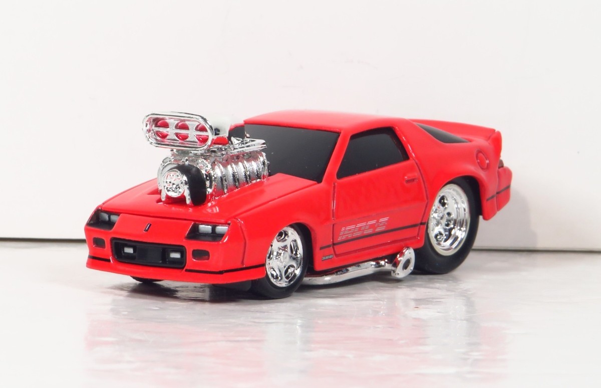 Maisto Muscle Machines 1988 Chevrolet Camaro Iroc Z/28 Red Diecast
