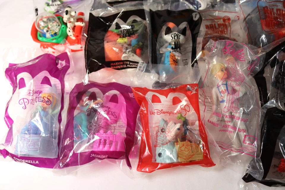 Lote grande de 42 piezas McDonald's Happy Meal Toys 1986 Dalmations, Barbie, Ty Boo, Mario Foto 3 de 4