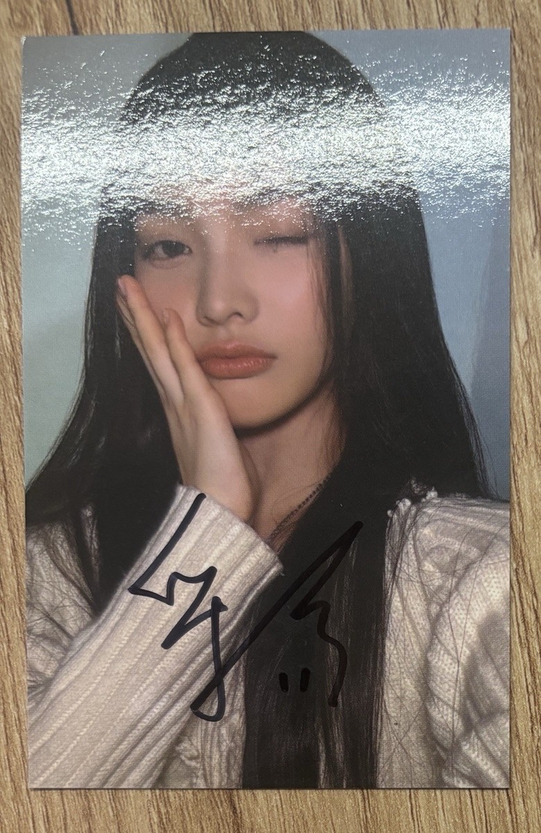ILLIT PHOTOISM フォトイズム イロハ サイン入り IROHA illit Super Real Me IROHA Autographed Signed Broadcast Photo card