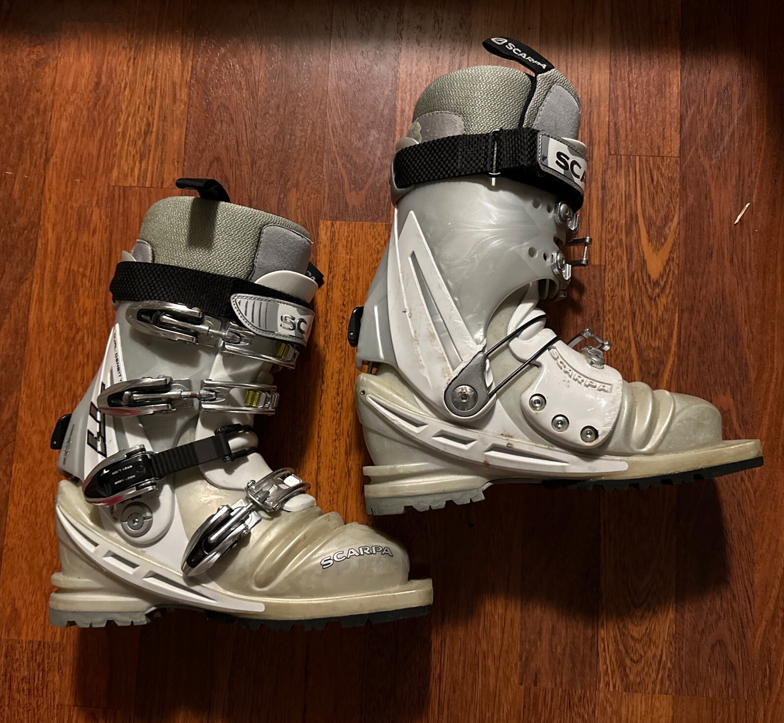 SCARPA T1 4Buckle Telemark SKi BOOTS Size Mondo 23.5 US5/6 TELE 75mm