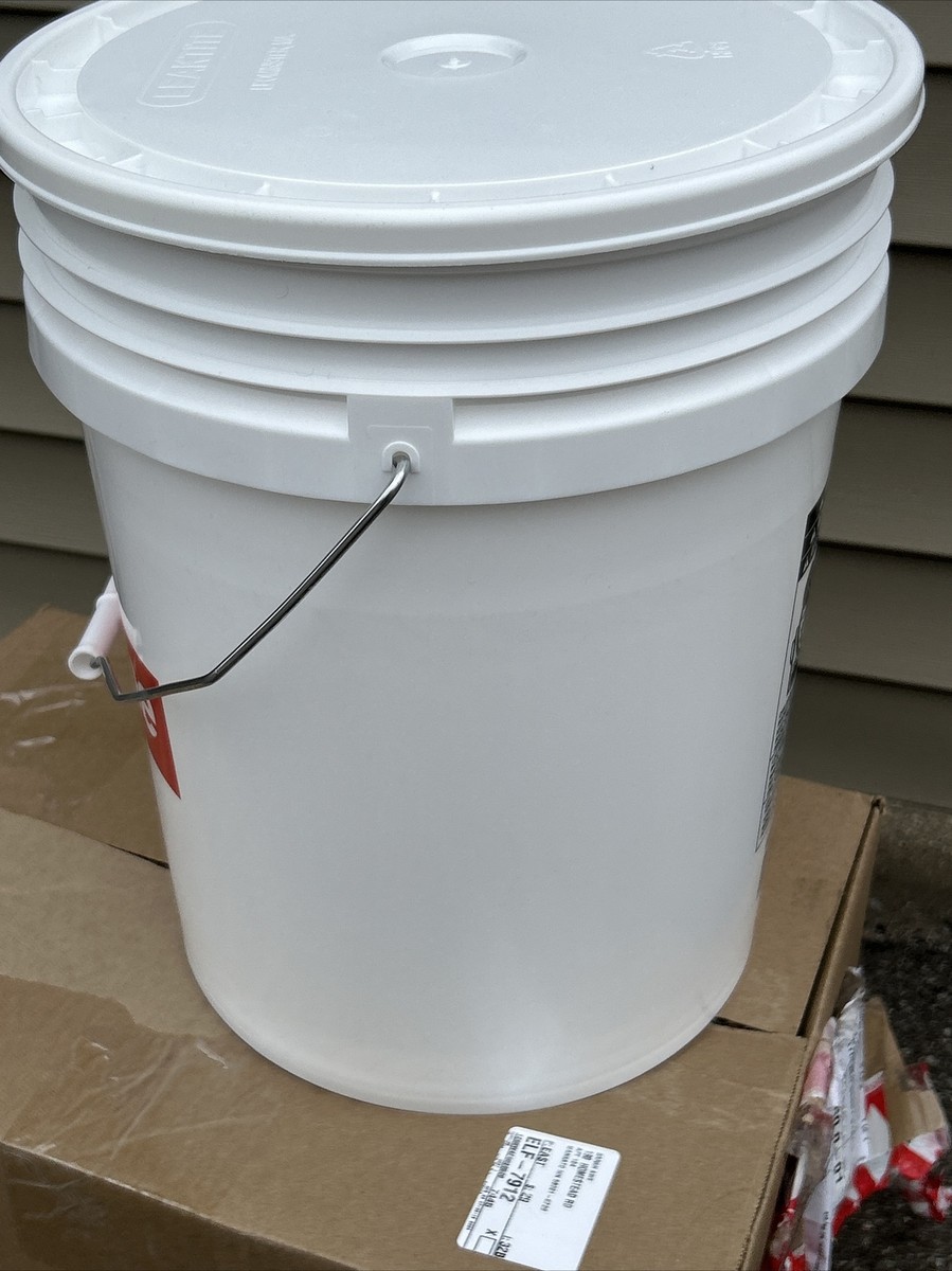 Supreme Bucket Leaktite 5 gallon Bucket SS24 Ships Today Supreme Bucket Leaktite 5 gallon Bucket SS24 Ships Today