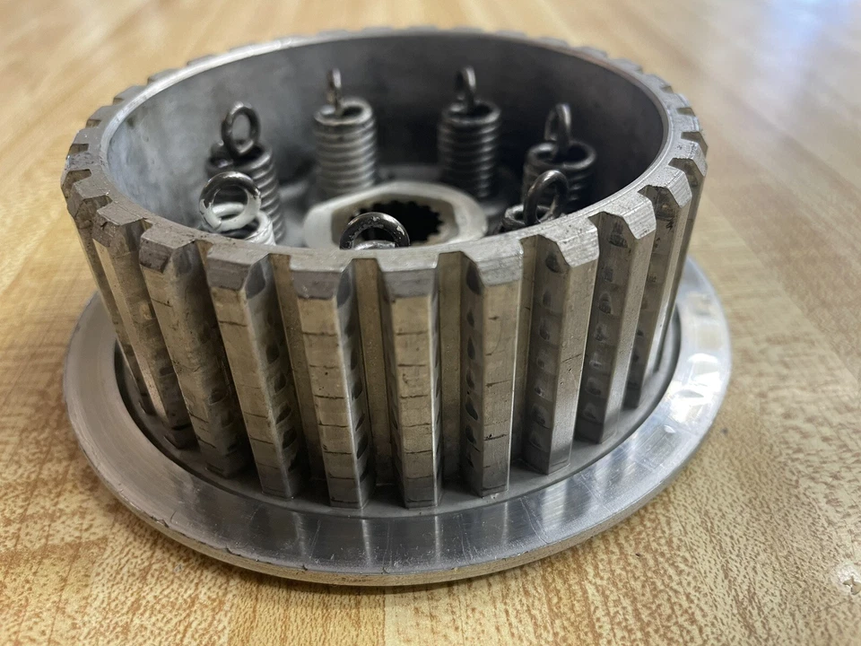 Suzuki PE 175 1982 embrague buje jefe cesta interior PE175 82 Foto 3 de 4