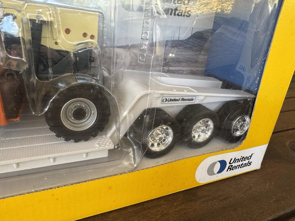 United Rentals Peterbilt Truck & Lowboy Trailer w/ JLG G12-55A Telehandler - Image 4 of 4