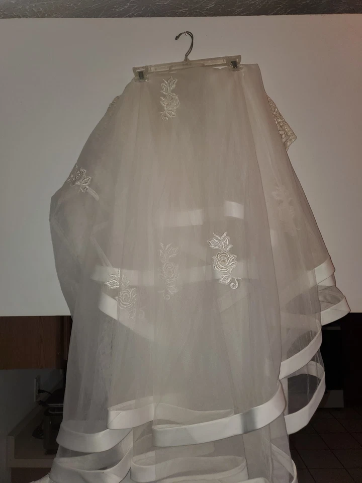 Cenicienta Alta Costura Casablanca Vestido de Boda Vestido de Baile de Novia 10 + Bullicio Foto 3 de 4