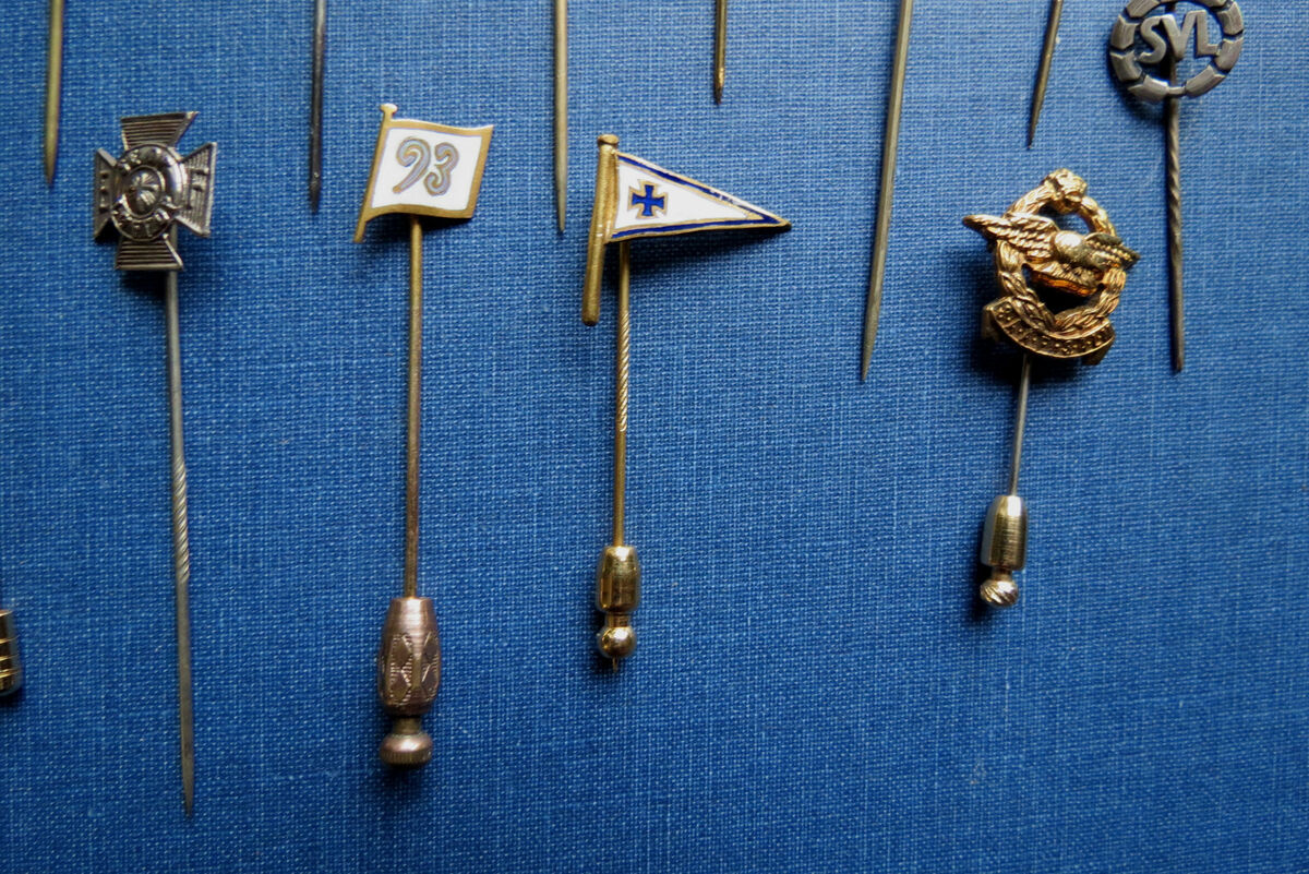 26 ANTIQUE STICK & LAPEL PINS - Military British German 26 ANTIQUE STICK & LAPEL PINS - Military British German