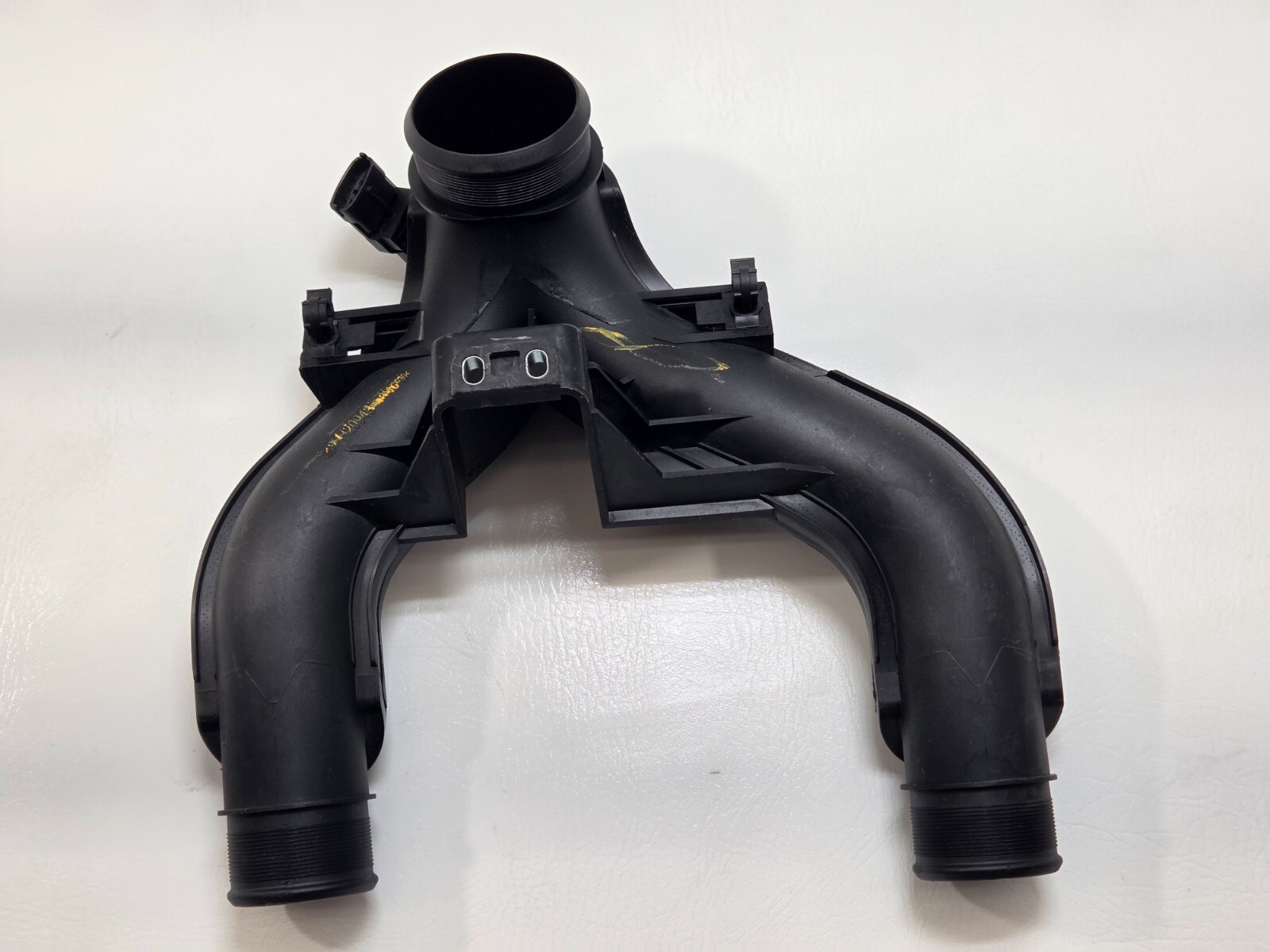 2014-2017 MASERATI QUATTROPORTE AWD INTAKE INLET HOSE SLEEVE DUCT OEM