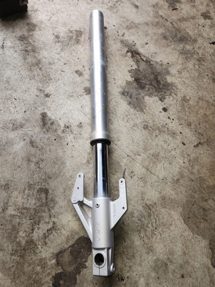 Tubo de horquilla izquierda recto Suzuki Vz800 Marauder M50 2009 Foto 2 de 3