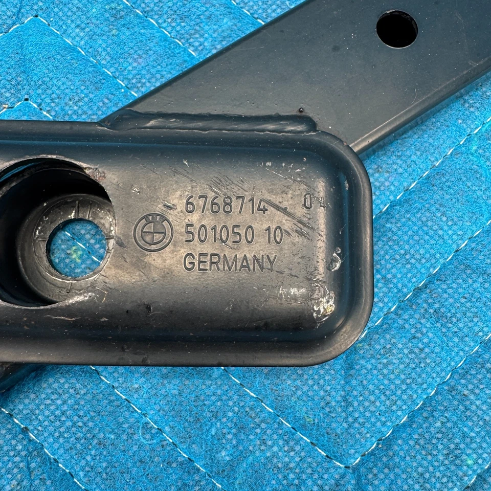 Barra inferior de soporte travesaño delantero BMW 325i 2006-2011 OEM 6768714 Foto 2 de 4