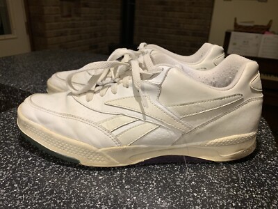 90s white tennis shoes