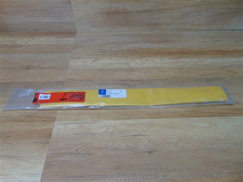 Brand New Rear Right Door Foil Kit Genuine Mercedes 639  