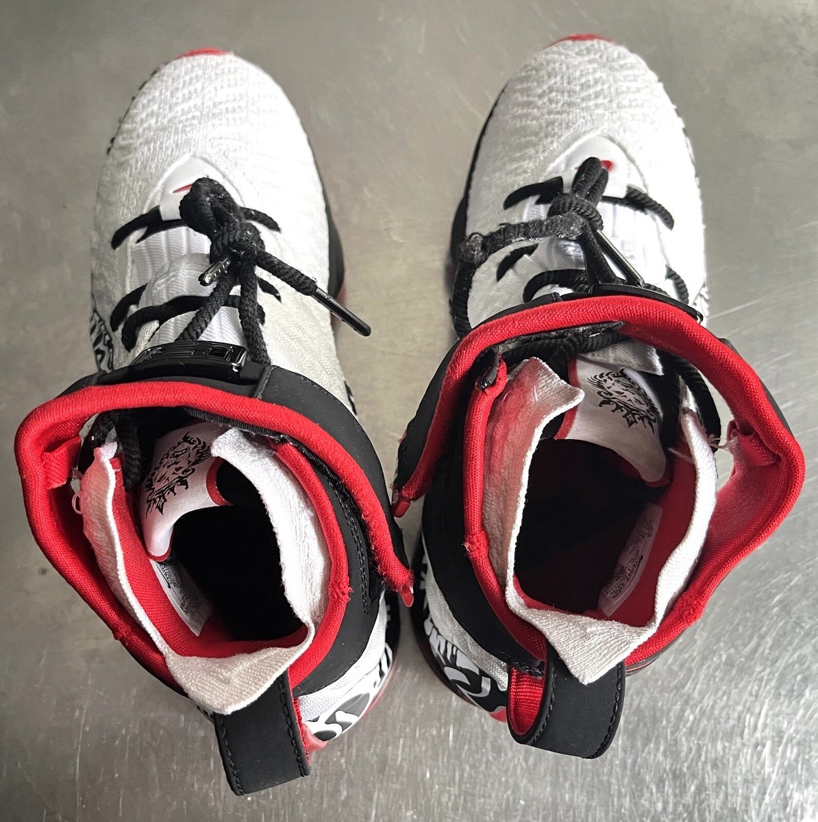 ナイキ　レブロン　XVII FP NIKE LEBRON 17 XVII FP “GRAFFITI REMIX” SNEAKERS WHITE/BLACK