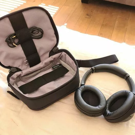 Sony WX1000xm3 with 2x Cases
