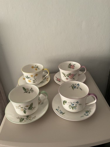 Vintage elisabethanische Fine Bone China Tassen Untertassen x 4