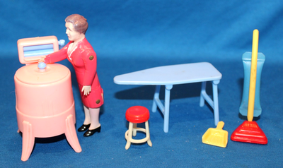 #ad RENWAL DOLL HOUSE CLOTHES WASHER IRONING BOARD VACUUM CLEANER amp; MORE EXLNT $25.99