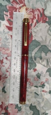 Sheaffer Targa Red Laque 14k Gold Medium Nib Fountain Pen USA 