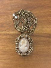 Vintage FLORENZA Cameo Pendant Necklace Gold Tone Faux Pearl Filigree Signed